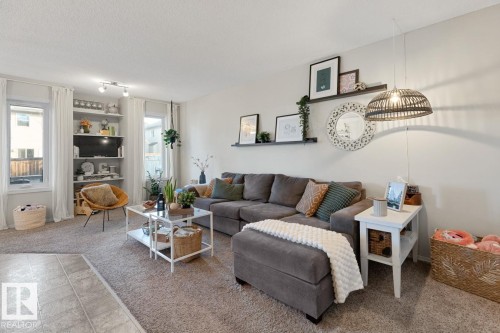 3124 16 Avenue, Edmonton, AB - Indoor Photo Showing Living Room