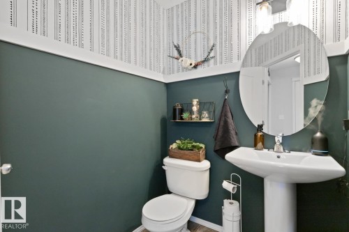 3124 16 Avenue, Edmonton, AB - Indoor Photo Showing Bathroom