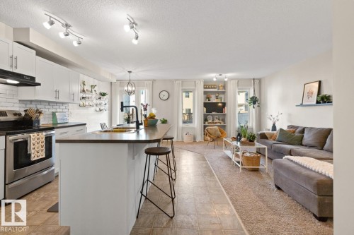 3124 16 Avenue, Edmonton, AB - Indoor Photo Showing Kitchen