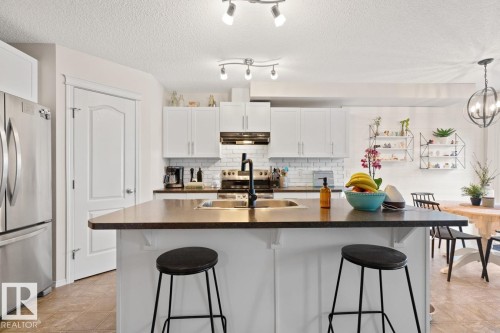 3124 16 Avenue, Edmonton, AB - Indoor Photo Showing Kitchen With Upgraded Kitchen