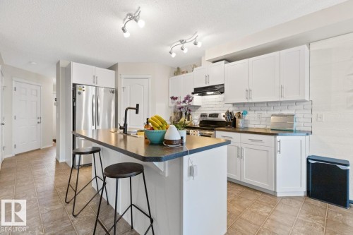3124 16 Avenue, Edmonton, AB - Indoor Photo Showing Kitchen With Upgraded Kitchen
