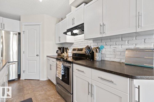 3124 16 Avenue, Edmonton, AB - Indoor Photo Showing Kitchen With Upgraded Kitchen