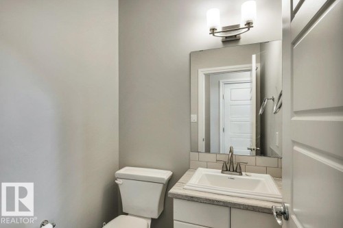 728 43 Avenue, Edmonton, AB - Indoor Photo Showing Bathroom