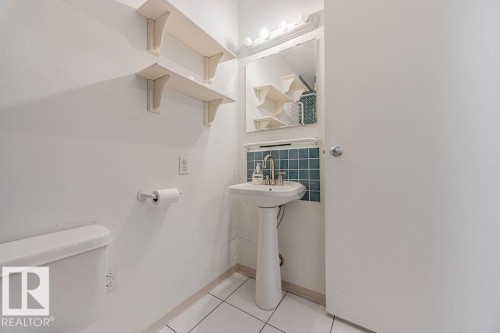 8005 27 Avenue, Edmonton, AB - Indoor Photo Showing Bathroom