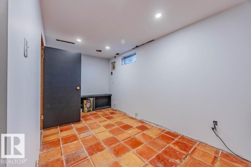 8005 27 Avenue, Edmonton, AB - Indoor