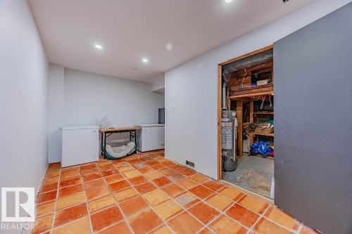 8005 27 Avenue, Edmonton, AB - Indoor