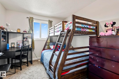 This room features light-colored walls and carpeted flooring - 483 Ebbers Way Nw, Edmonton, AB - Indoor Photo Showing Bedroom