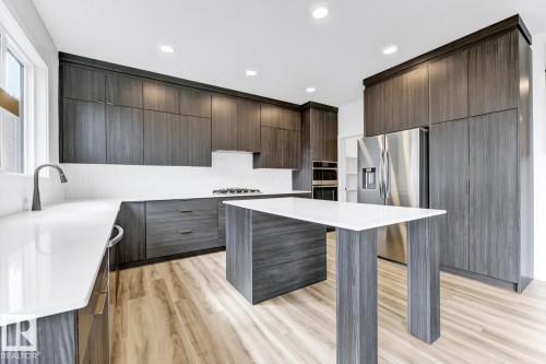 2010 Genesis Lane, Stony Plain, AB - Indoor Photo Showing Kitchen With Upgraded Kitchen