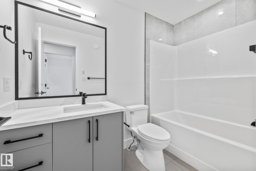 30 Blackbird Bend, Fort Saskatchewan, AB - Indoor Photo Showing Bathroom