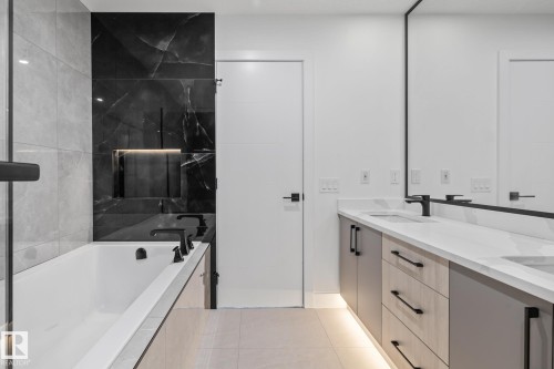 30 Blackbird Bend, Fort Saskatchewan, AB - Indoor Photo Showing Bathroom