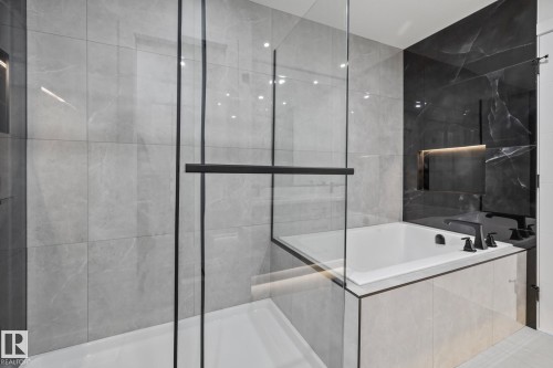 30 Blackbird Bend, Fort Saskatchewan, AB - Indoor Photo Showing Bathroom