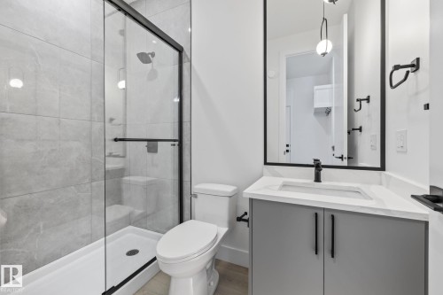 30 Blackbird Bend, Fort Saskatchewan, AB - Indoor Photo Showing Bathroom
