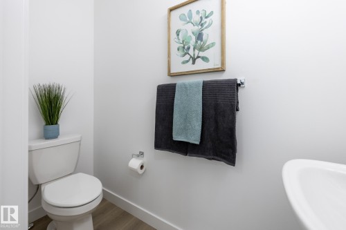 299 Elliott Wynd, Fort Saskatchewan, AB - Indoor Photo Showing Bathroom