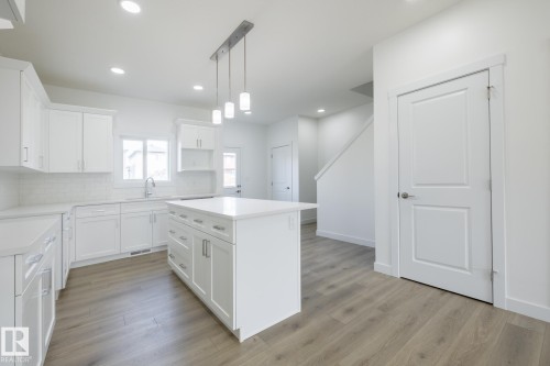 255 Elliott Wynd, Fort Saskatchewan, AB - Indoor Photo Showing Kitchen