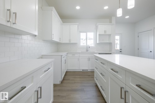 255 Elliott Wynd, Fort Saskatchewan, AB - Indoor Photo Showing Kitchen