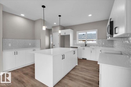 1100 Mcleod Avenue, Spruce Grove, AB - Indoor Photo Showing Kitchen With Upgraded Kitchen