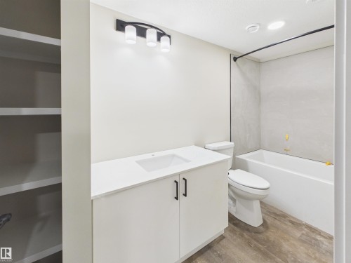 1100 Mcleod Avenue, Spruce Grove, AB - Indoor Photo Showing Bathroom