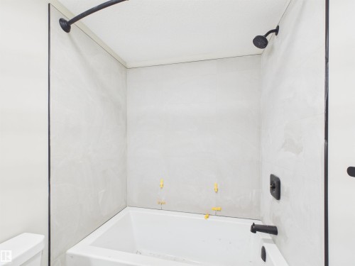 1100 Mcleod Avenue, Spruce Grove, AB - Indoor Photo Showing Bathroom