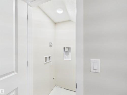1100 Mcleod Avenue, Spruce Grove, AB - Indoor Photo Showing Other Room