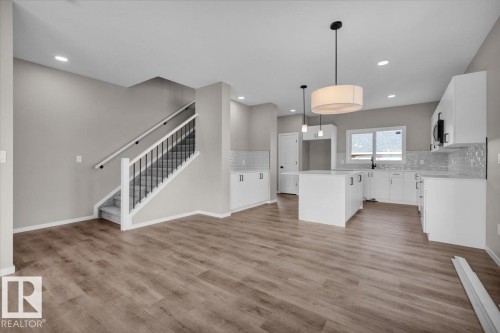 1100 Mcleod Avenue, Spruce Grove, AB - Indoor Photo Showing Kitchen With Upgraded Kitchen