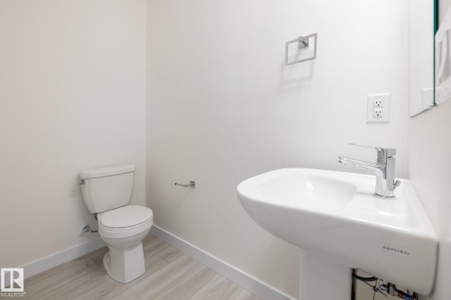 551 172 Avenue, Edmonton, AB - Indoor Photo Showing Bathroom