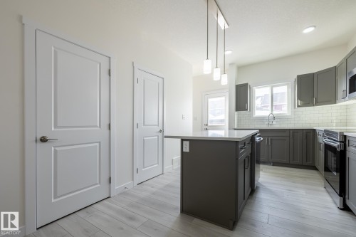551 172 Avenue, Edmonton, AB - Indoor Photo Showing Kitchen With Upgraded Kitchen
