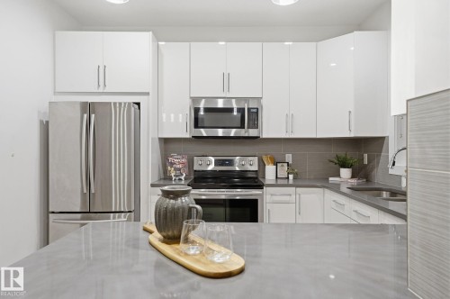 11434 71 Avenue, Edmonton, AB - Indoor Photo Showing Kitchen With Upgraded Kitchen