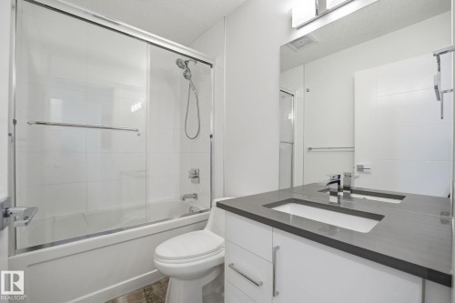 11434 71 Avenue, Edmonton, AB - Indoor Photo Showing Bathroom