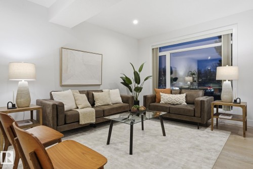 11434 71 Avenue, Edmonton, AB - Indoor Photo Showing Living Room