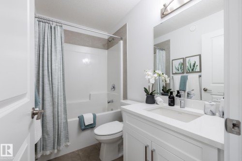 555 172 Avenue, Edmonton, AB - Indoor Photo Showing Bathroom