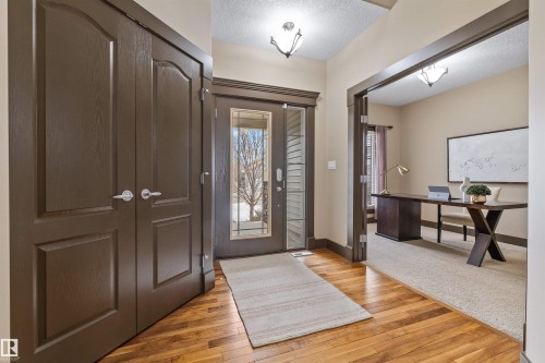 Entrance foyer - 1014 Hope Road, Edmonton, AB - Indoor Photo Showing Other Room
