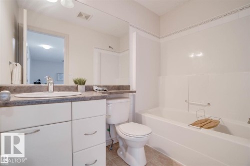 21208 89A Avenue, Edmonton, AB - Indoor Photo Showing Bathroom