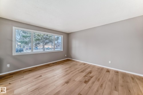 6808 149 Avenue, Edmonton, AB - Indoor Photo Showing Other Room
