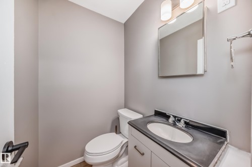 6808 149 Avenue, Edmonton, AB - Indoor Photo Showing Bathroom