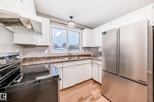 6808 149 Avenue, Edmonton, AB - Indoor Photo Showing Kitchen With Stainless Steel Kitchen With Double Sink