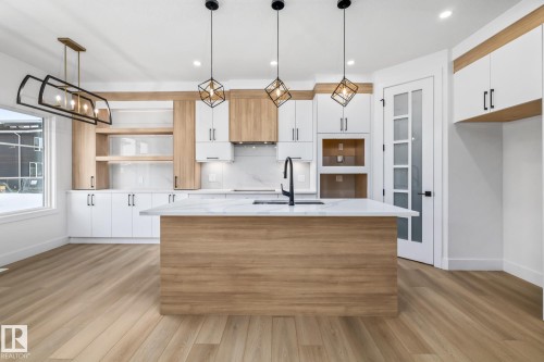 32 Blackbird Bend, Fort Saskatchewan, AB - Indoor Photo Showing Kitchen With Upgraded Kitchen