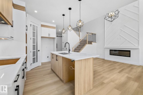 32 Blackbird Bend, Fort Saskatchewan, AB - Indoor Photo Showing Kitchen With Upgraded Kitchen