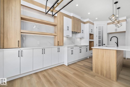 32 Blackbird Bend, Fort Saskatchewan, AB - Indoor Photo Showing Kitchen With Upgraded Kitchen