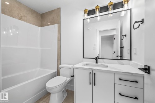 32 Blackbird Bend, Fort Saskatchewan, AB - Indoor Photo Showing Bathroom