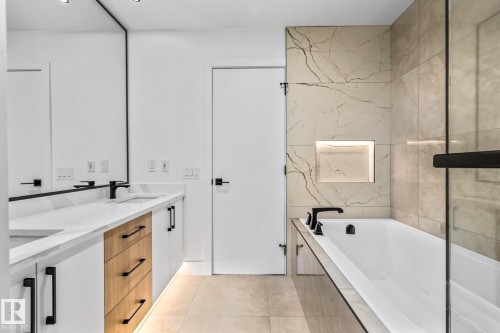 32 Blackbird Bend, Fort Saskatchewan, AB - Indoor Photo Showing Bathroom