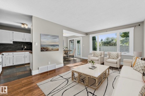 146 Callingwood Place, Edmonton, AB - Indoor Photo Showing Living Room