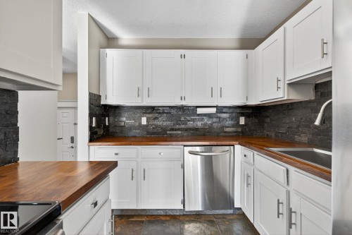 146 Callingwood Place, Edmonton, AB - Indoor Photo Showing Kitchen