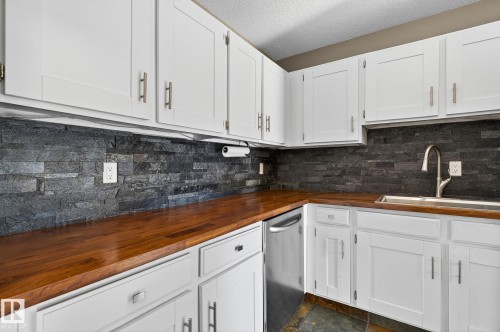 146 Callingwood Place, Edmonton, AB - Indoor Photo Showing Kitchen