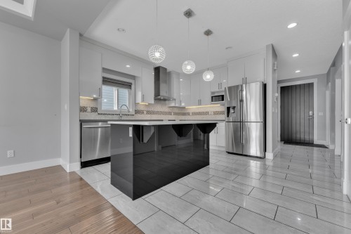 2615 21 Avenue, Edmonton, AB - Indoor Photo Showing Kitchen With Stainless Steel Kitchen With Upgraded Kitchen