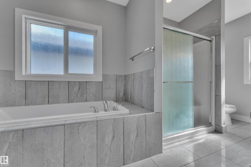 2615 21 Avenue, Edmonton, AB - Indoor Photo Showing Bathroom