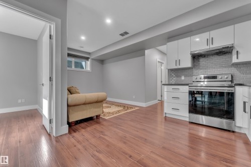 2615 21 Avenue, Edmonton, AB - Indoor Photo Showing Kitchen