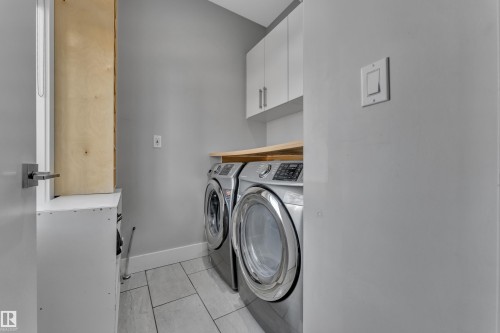 2615 21 Avenue, Edmonton, AB - Indoor Photo Showing Laundry Room