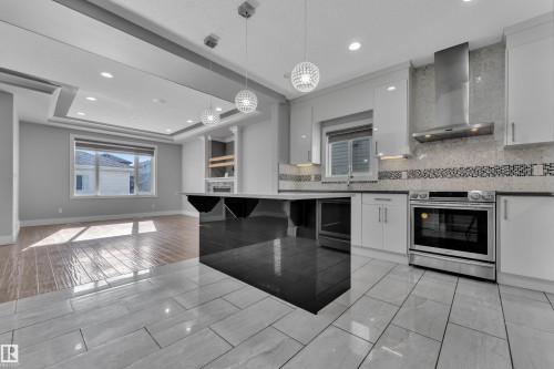 2615 21 Avenue, Edmonton, AB - Indoor Photo Showing Kitchen With Upgraded Kitchen