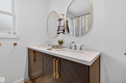 10366 148 Street, Edmonton, AB - Indoor Photo Showing Bathroom