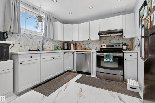 10366 148 Street, Edmonton, AB - Indoor Photo Showing Kitchen